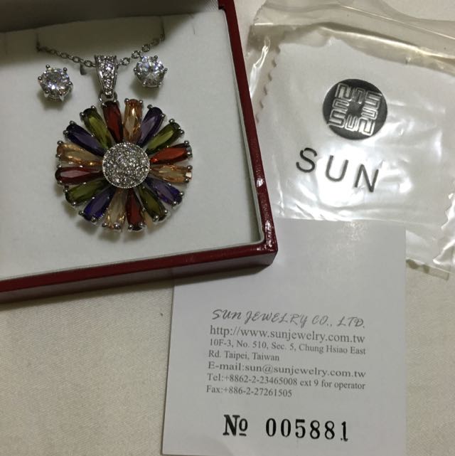 Daisy necklace on sale and earring sets