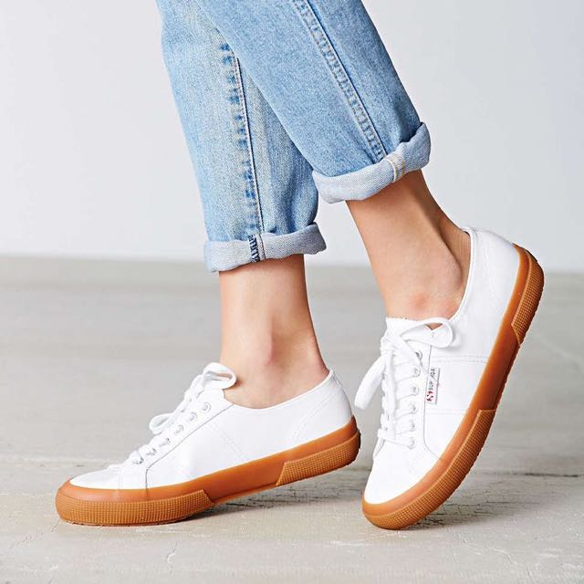 womens gum sole sneakers