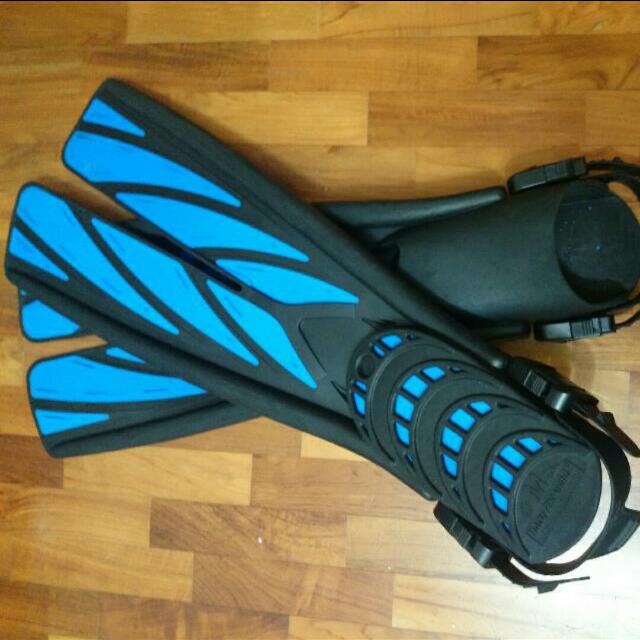 Atomic Aquatic Split Fins, Sports on Carousell