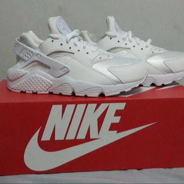 Air huarache all on sale white
