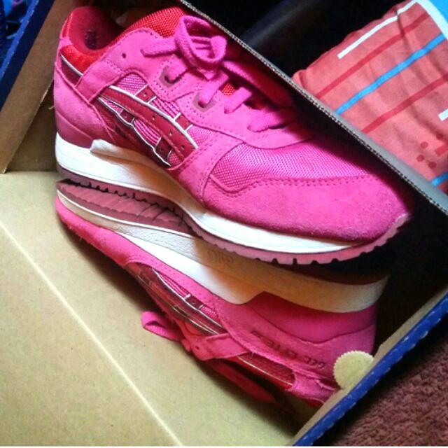 Asics raspberry sales