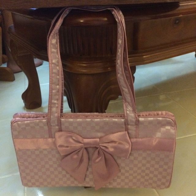 NARAYA RECTANGULAR BAG ( NEW) (Category: Purses & Pouches) located in Pulau Langkawi. Submitted by glamify22 (Listing ID 34933451, Image 1). Description: .