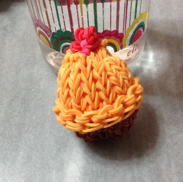 Rainbow Loom 3d Cupcake Design Craft On Carousell