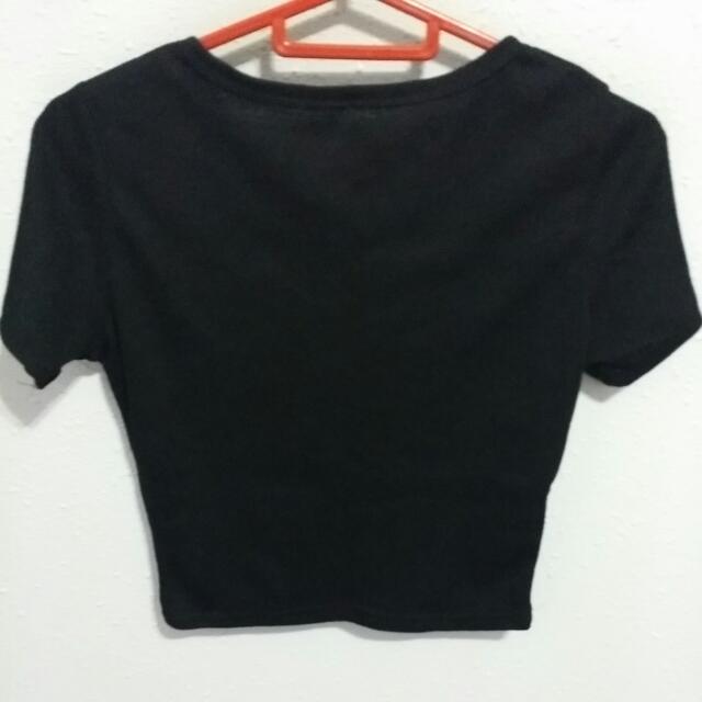 Black Basic Crop Top (Category: Sleeveless) located in Singapore. Submitted by d.roses (Listing ID 34999915, Image 2). Description: .