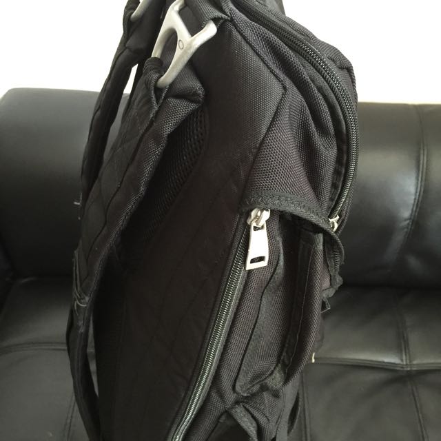 Oakley dry store goods pack