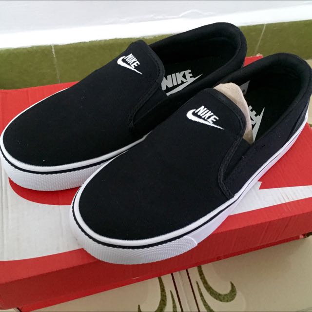 nike toki low womens
