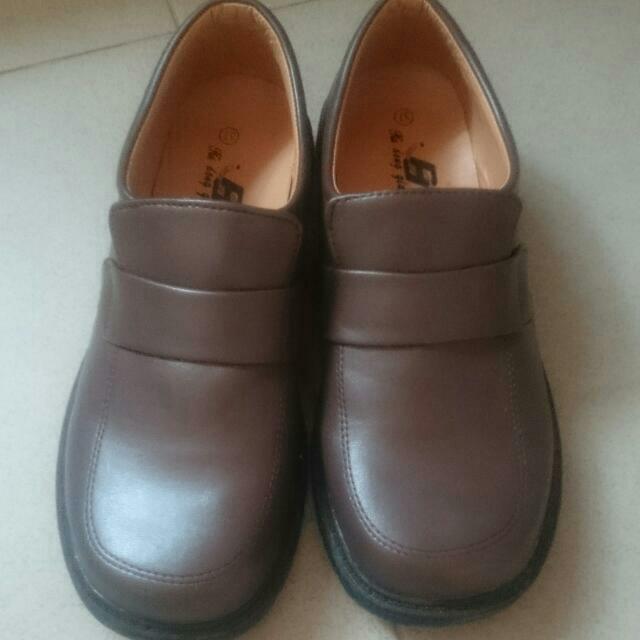 Brown Japanese School Shoes, Hobbies & Toys, Memorabilia & Collectibles