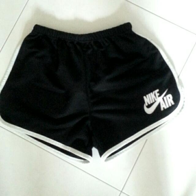 nike black runner shorts