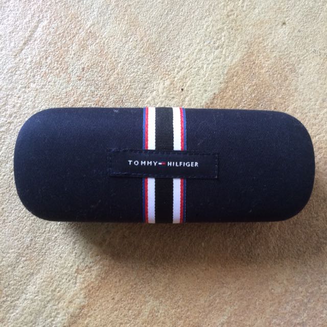 tommy hilfiger sunglasses case
