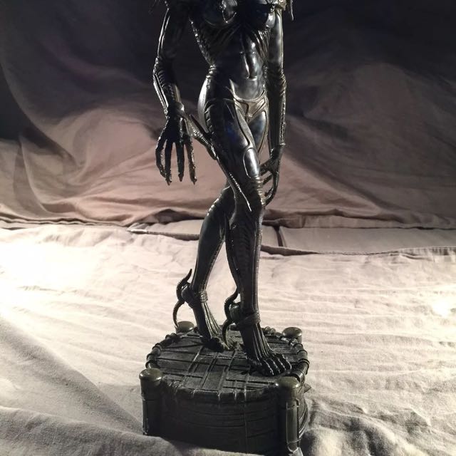 Horizon Alien Species Sil Statue, Hobbies & Toys, Toys & Games on Carousell