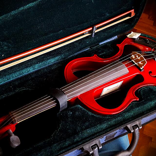 Granada deals electric violin