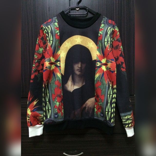 Givenchy store madonna sweater