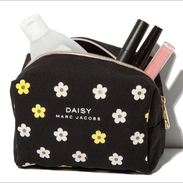 Marc Jacobs Daisy Makeup Pouch Women S Fashion On Carousell
