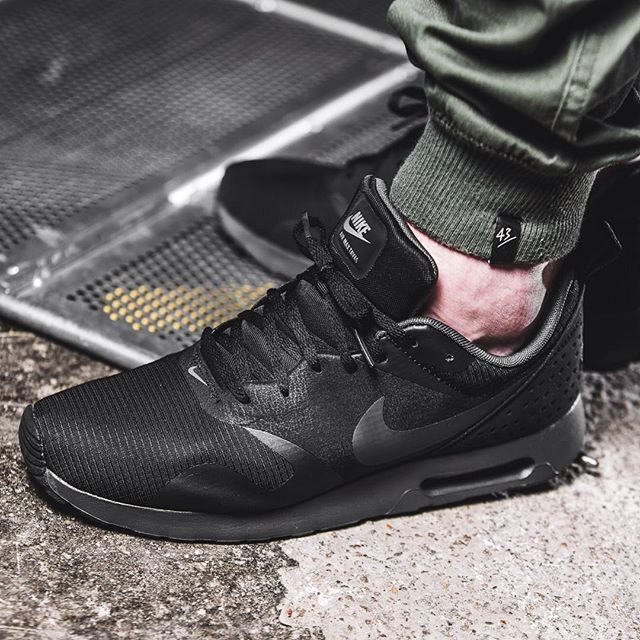 nike air max tavas triple black