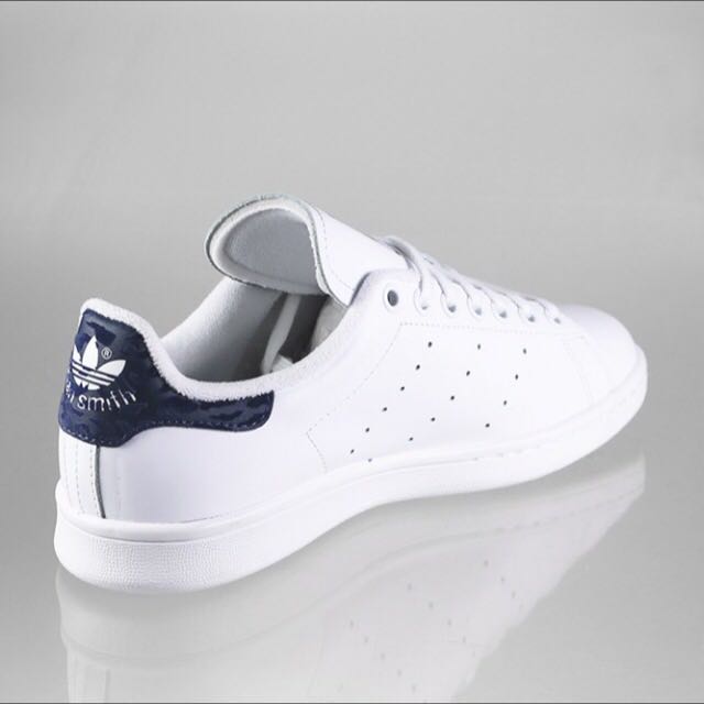Adidas originals stan smith leather trainers in best sale white m20325