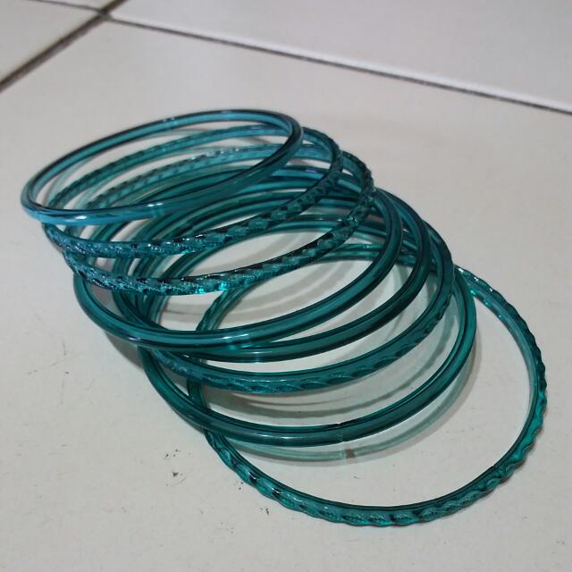 Bangles (Category: Bracelets) located in Singapore. Submitted by jift8 (Listing ID 35693012, Image 2). Description: .