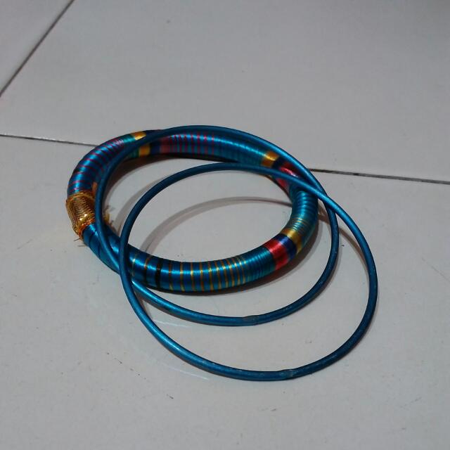 Bangles (Category: Bracelets) located in Singapore. Submitted by jift8 (Listing ID 35693012, Image 3). Description: .