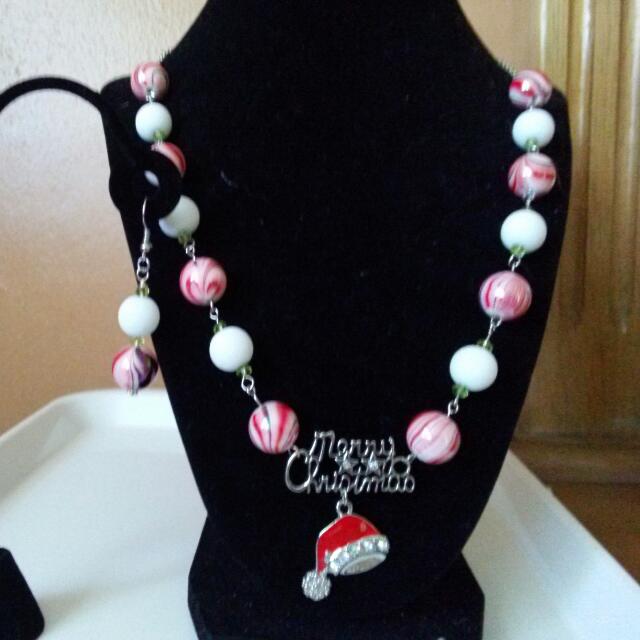 Red christmas necklace shop