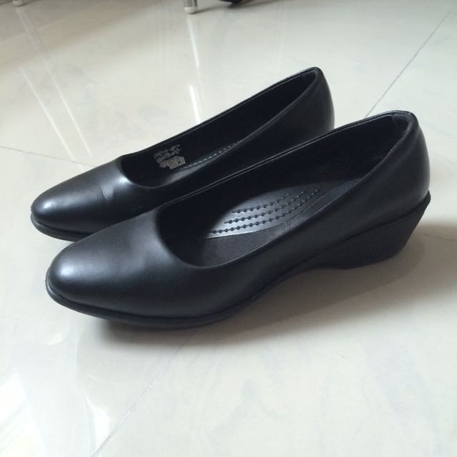 Crocs formal shoes 2025