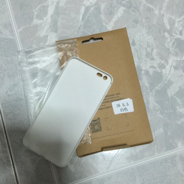 iPhone 6plus Casing (Category: Networking) located in Singapore. Submitted by angelinetan93 (Listing ID 35646499, Image 2). Description: .