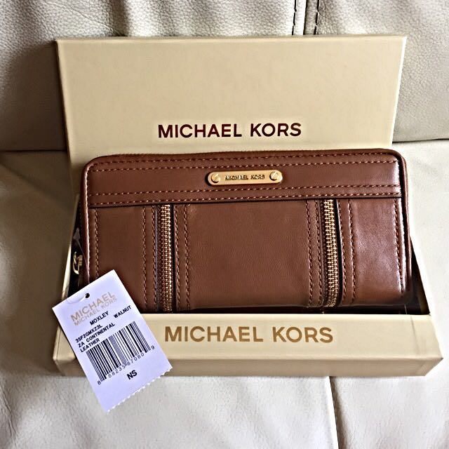 Solformørkelse Hane Bortset Authentic Michael Kors Moxley Zip Around Continental Leather Wallet Purse,  Women's Fashion, Bags & Wallets, Purses & Pouches on Carousell