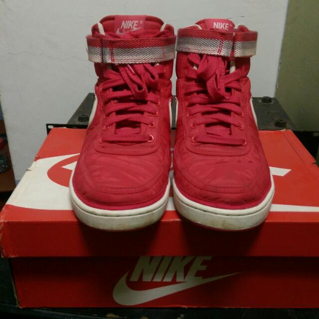 red nike vandal