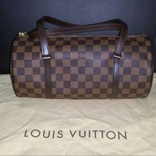 (Category: ) located in . Submitted by le.closet (Listing ID 36222185, Image 1). Description: .