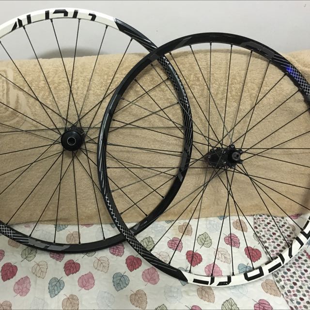 roval traverse 26 wheelset