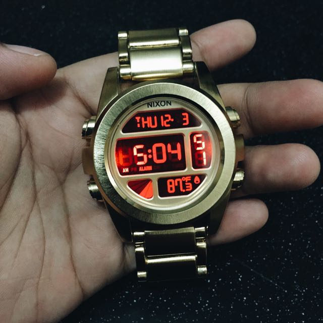 NIXON SKU A360 502 00 UNIT SS 44 .5MM GOLD