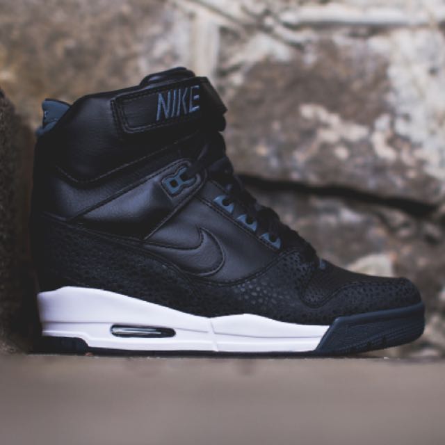nike women's air revolution sky high