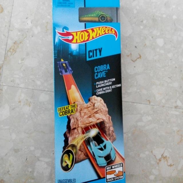 Hot wheels cobra cave sales