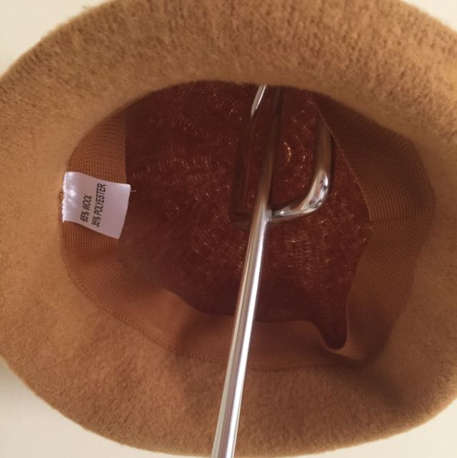 Hat (Category: Hats & Beanies) located in Singapore. Submitted by skyblue15 (Listing ID 36729661, Image 3). Description: .