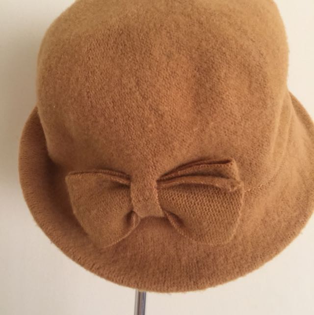 Hat (Category: Hats & Beanies) located in Singapore. Submitted by skyblue15 (Listing ID 36729661, Image 2). Description: .