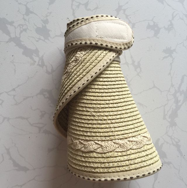 Straw Hat (Category: Hats & Beanies) located in Singapore. Submitted by skyblue15 (Listing ID 36729291, Image 2). Description: .