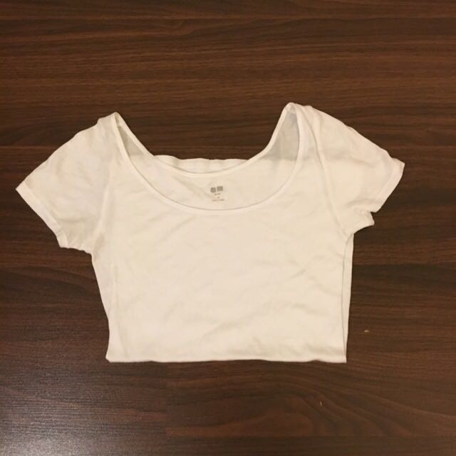 BASIC TEES (Category: Shirts) located in Singapore. Submitted by theclothessale (Listing ID 36880548, Image 2). Description: .