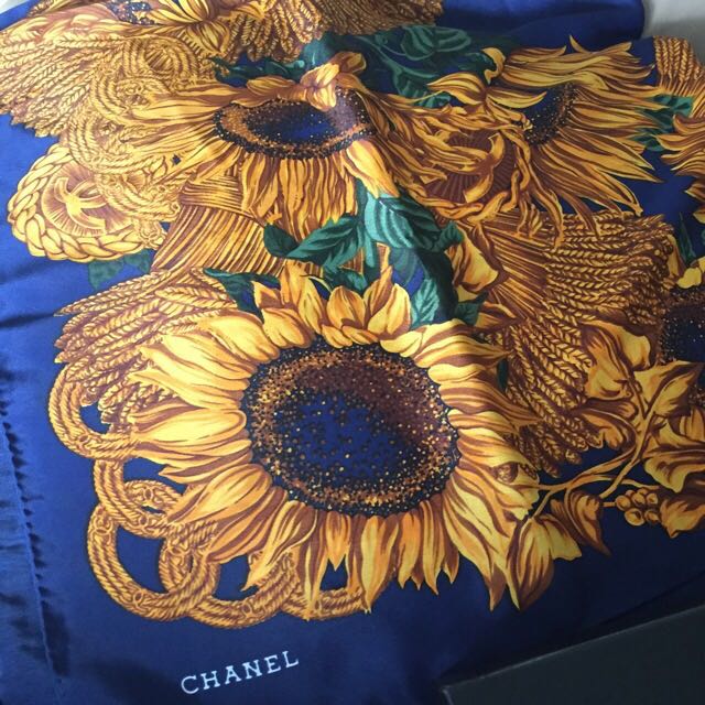 Chanel Scarf Sunflower 90 cm Chiffon Silk Mousseline Flower Muslin 35