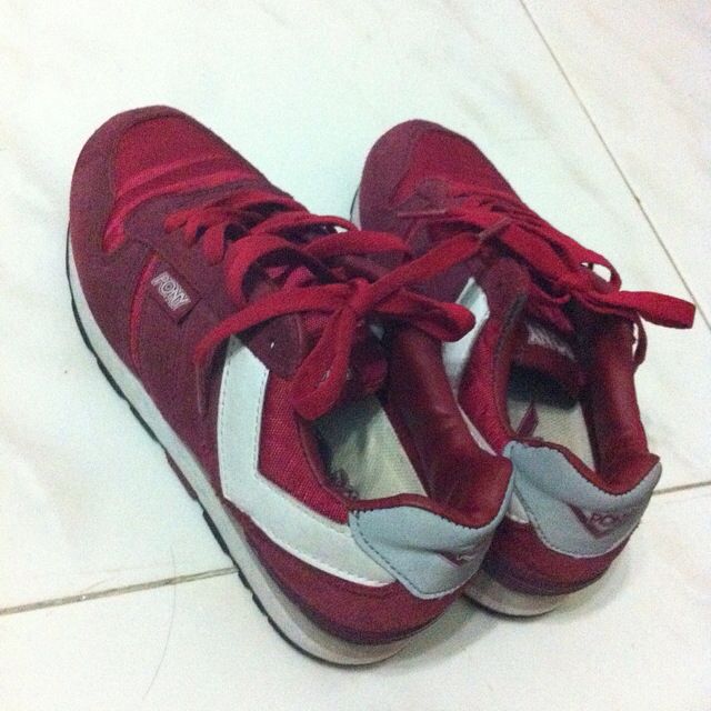 pony red shoes