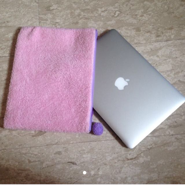 BN furry laptop sleeve