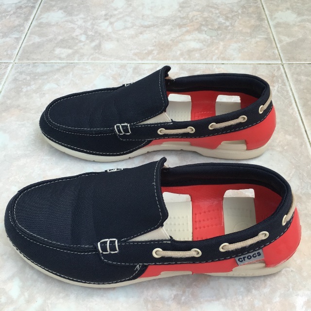 crocs beach line boat slip on