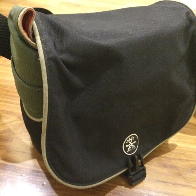 crumpler sling camera bag