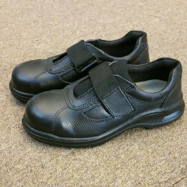 kings ladies safety shoes, Women's Fashion, Footwear, Sneakers on Carousell