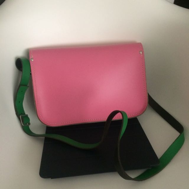 Zatchels (Category: Bags & Wallets) located in Singapore. Submitted by azimezat (Listing ID 37646754, Image 3). Description: .