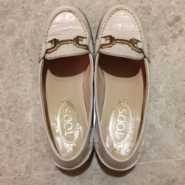 shoes cream color