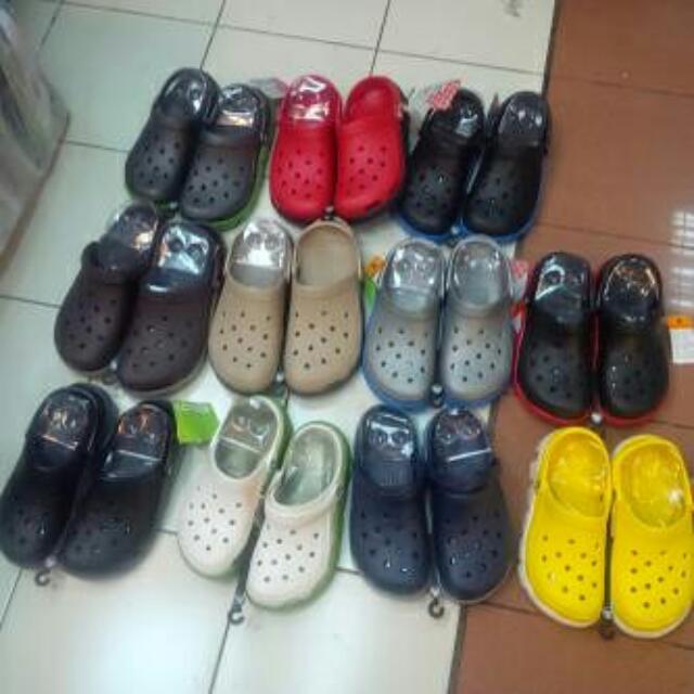 m11 crocs size