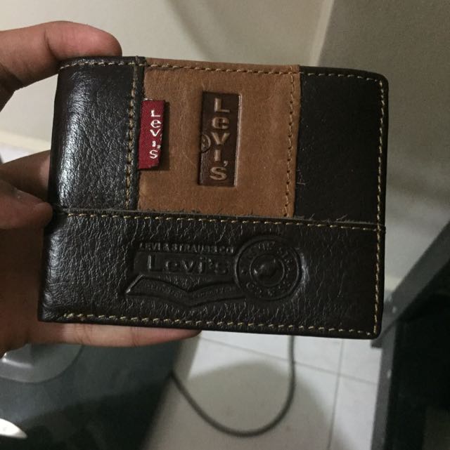 Levi'S Men'S Genuine Leather, Denim 4 Card Slots Wallet (Blue) in Tumkur at  best price by A.I. Trading - Justdial