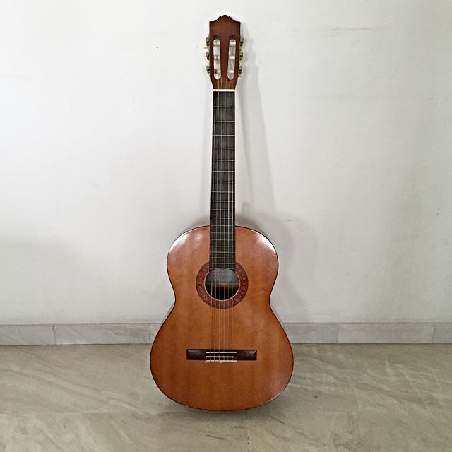 Yamaha C40 Beginner Guitar, Hobbies & Toys, Music & Media, Music