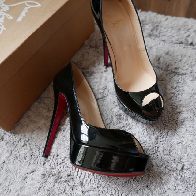 louboutin heels lady peep