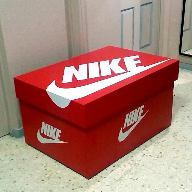 red nike shoe box