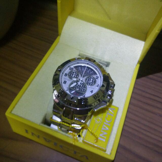 Invicta 17468 top