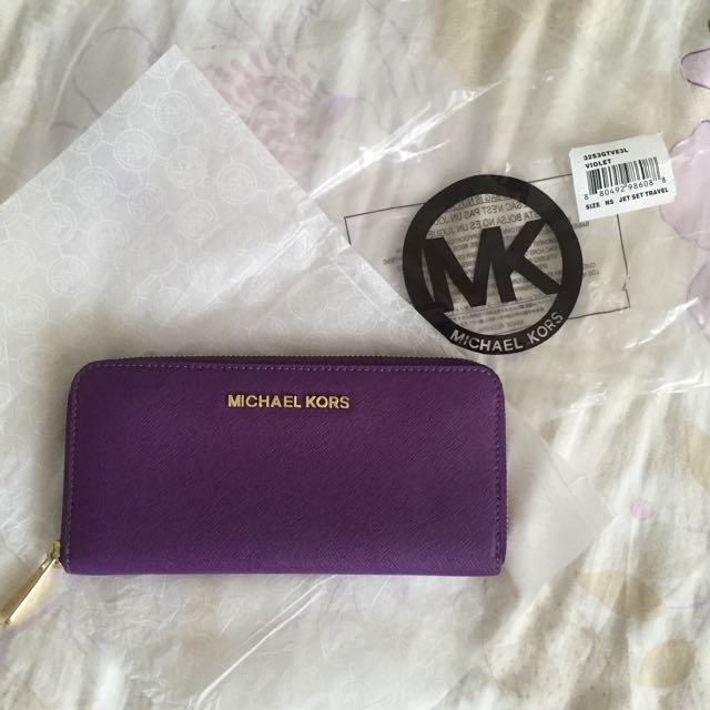 RESERVED: EUC Authentic Michael Kors Jet Set Purple Wallet, Luxury on  Carousell